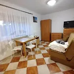 Homestay Maja - *